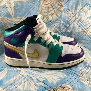 Jordan 1 Grape (GS) Size 5y #goodusedcondition